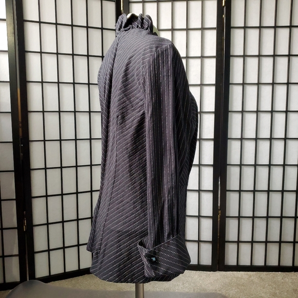 Classiques Entier Atelier Black and White V-Neck Wrap with Bow Closure Blouse - Picture 5 of 13